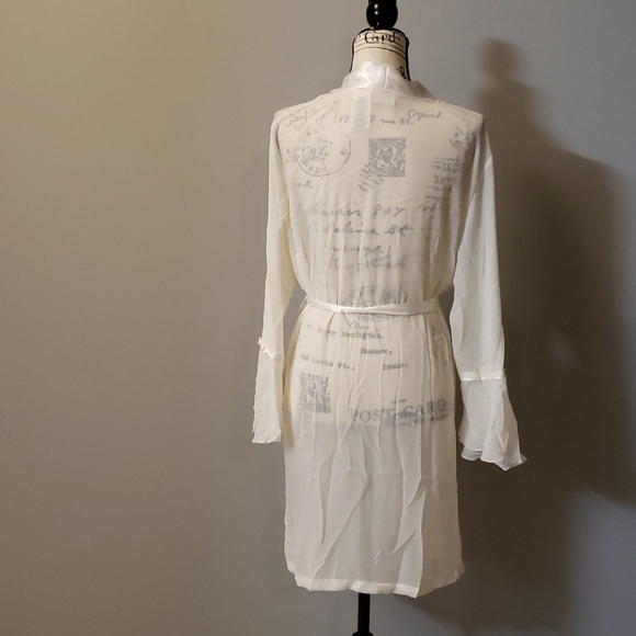 Lingerie - Picture 4 of 7